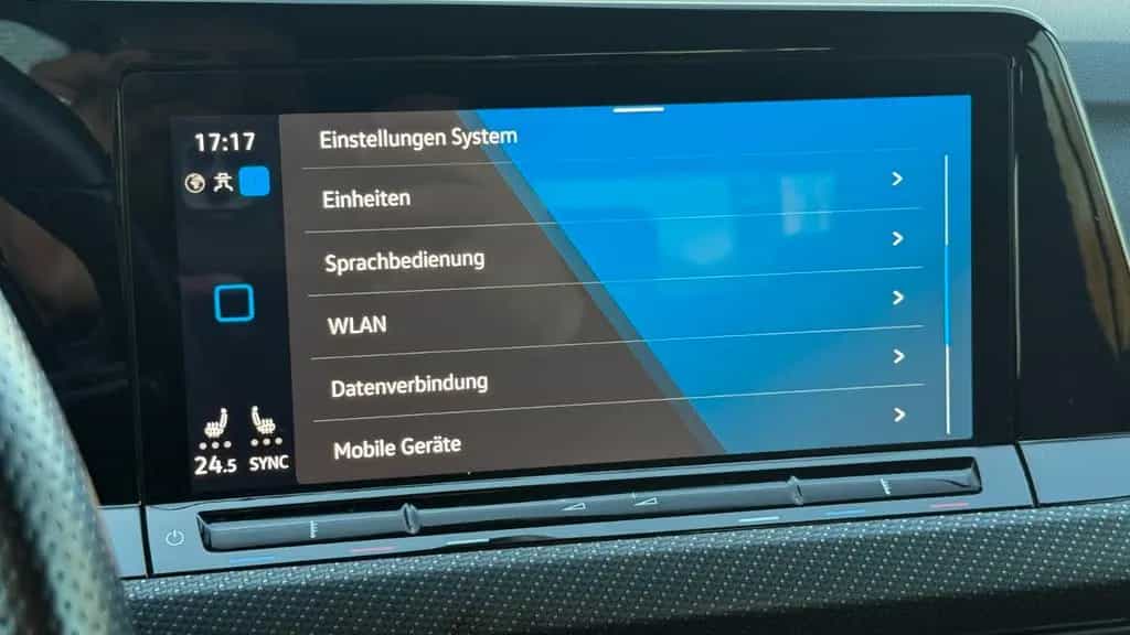 Volkswagen Golf VIII 2.0TSI R 4M LEDER+HUD+IQ-Light+ACC+H&K 08/2022-photo-32