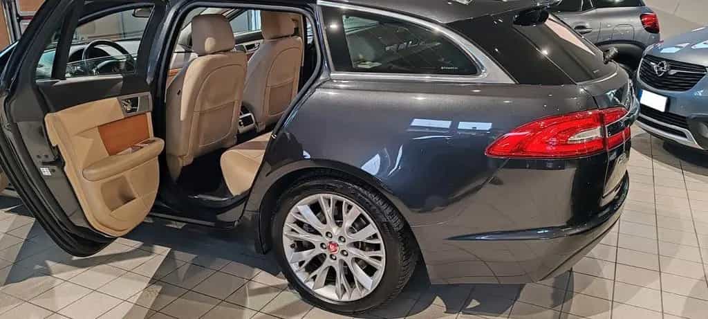 Jaguar XF Sportbrake 2.2 D Business Edition 03/2015-photo-10