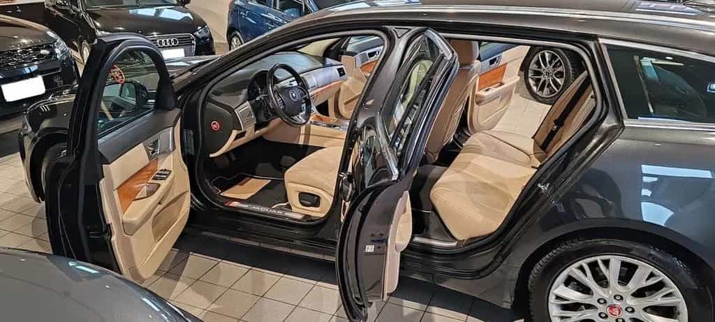 Jaguar XF Sportbrake 2.2 D Business Edition 03/2015-photo-11