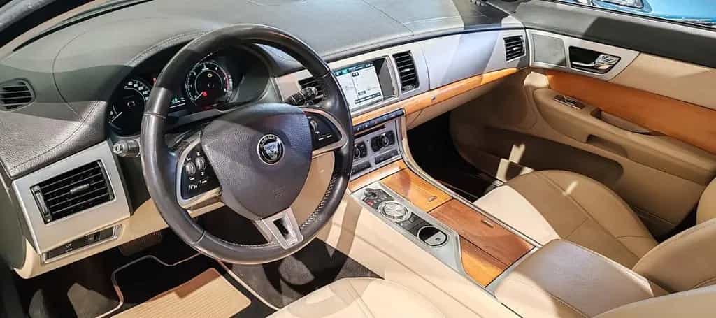Jaguar XF Sportbrake 2.2 D Business Edition 03/2015-photo-12