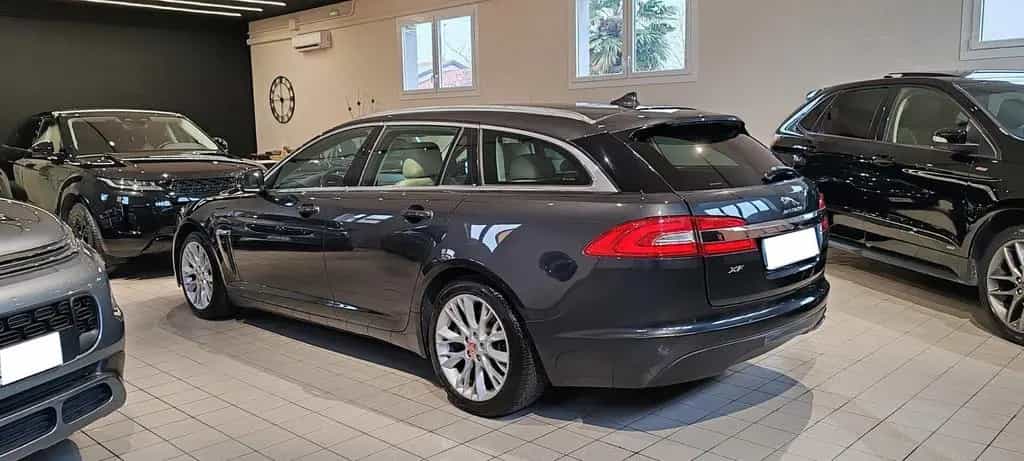 Jaguar XF Sportbrake 2.2 D Business Edition 03/2015-photo-1