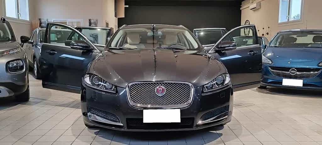 Jaguar XF Sportbrake 2.2 D Business Edition 03/2015-photo-5