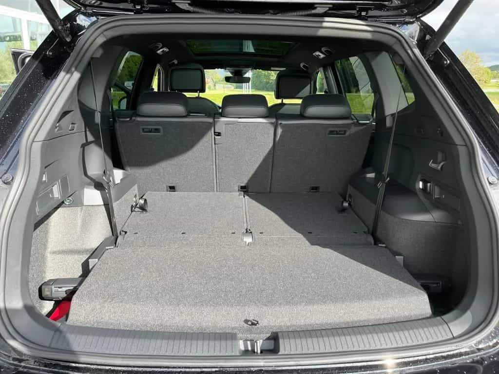 Volkswagen Tiguan Allspace 2.0TDI R-Line DSG 7-Sitzer Navi 10/2024-photo-11