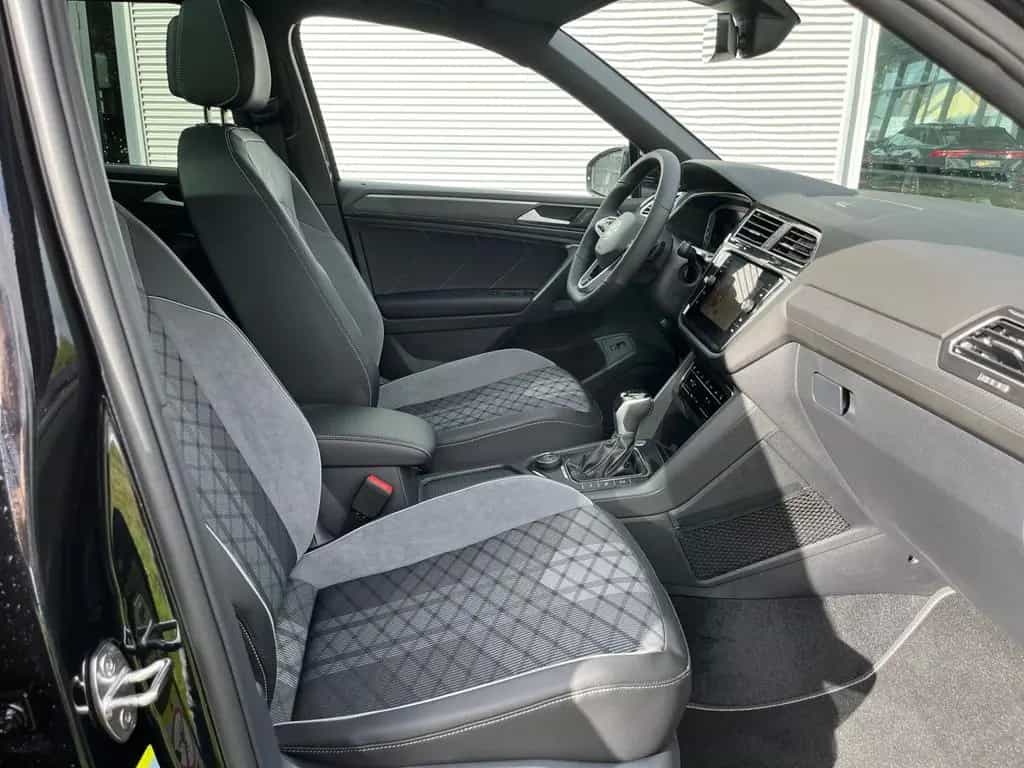 Volkswagen Tiguan Allspace 2.0TDI R-Line DSG 7-Sitzer Navi 10/2024-photo-12