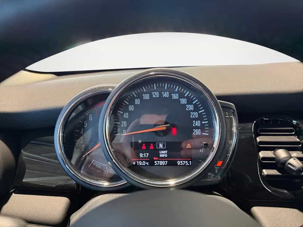 MINI Cooper Essential Trim LED Sitzheizung 02/2023-photo-8