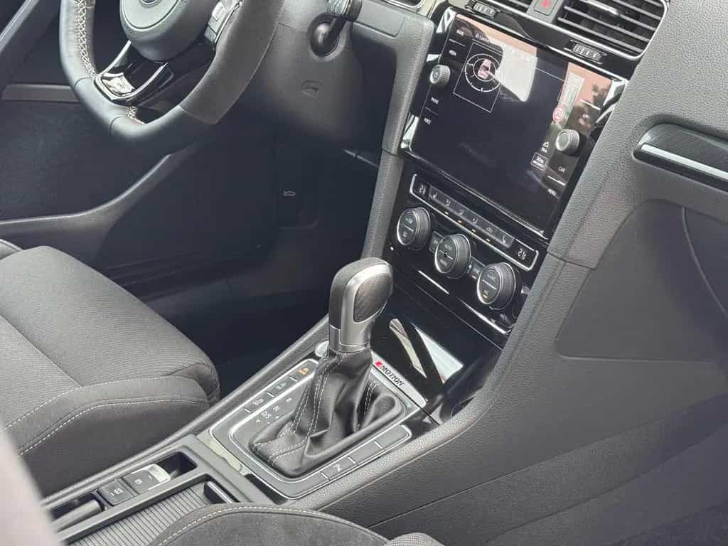 Volkswagen Golf 7 R*BMT*4MOTION*R-CAM*SHZ*SCHIEB-D*PDC*XEN* 06/2019-photo-16