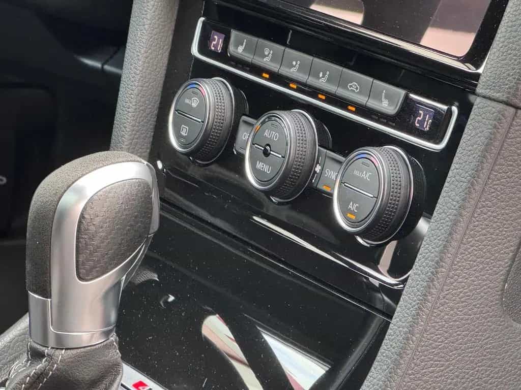 Volkswagen Golf 7 R*BMT*4MOTION*R-CAM*SHZ*SCHIEB-D*PDC*XEN* 06/2019-photo-17