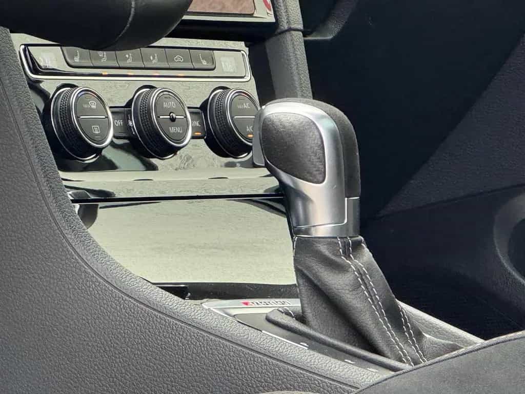 Volkswagen Golf 7 R*BMT*4MOTION*R-CAM*SHZ*SCHIEB-D*PDC*XEN* 06/2019-photo-9