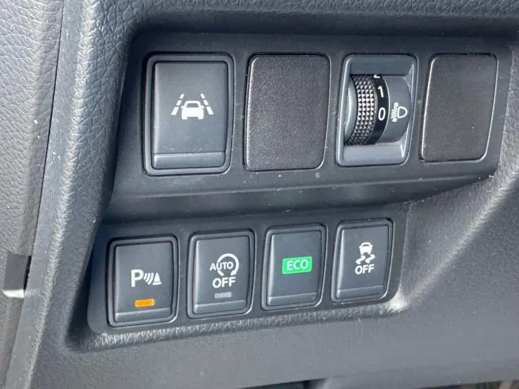 Nissan Qashqai 360° Aut. -PANO-NAVI-1.Hand-Viele EXTRA! 10/2015-photo-35