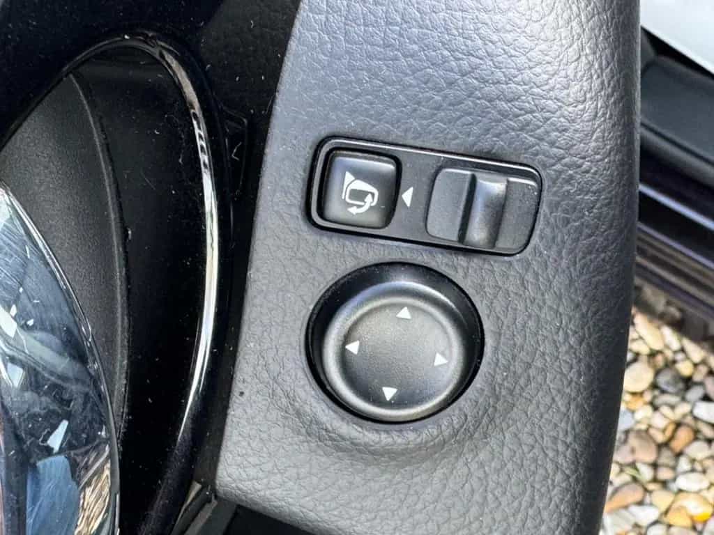 Nissan Qashqai 360° Aut. -PANO-NAVI-1.Hand-Viele EXTRA! 10/2015-photo-36