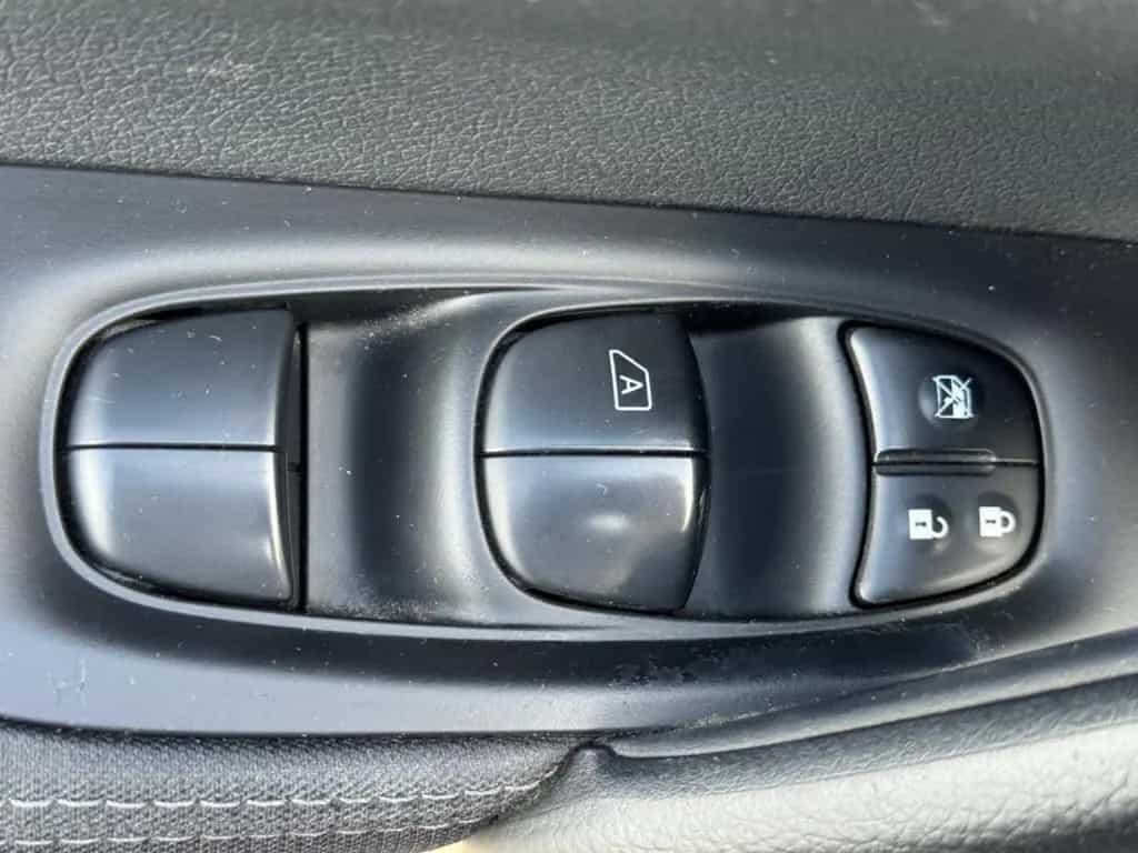 Nissan Qashqai 360° Aut. -PANO-NAVI-1.Hand-Viele EXTRA! 10/2015-photo-37