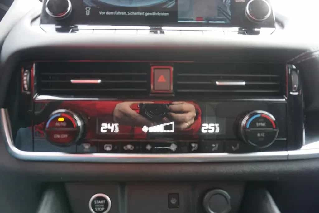Nissan Qashqai 1.3 DIG-T mHev LED Navi 360° ACC 09/2022-photo-14