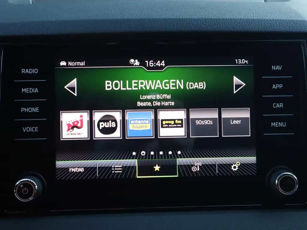 Skoda Karoq 1.5 TSI DSG Style LED Navi Kamera ACC DAB 12/2020-photo-10