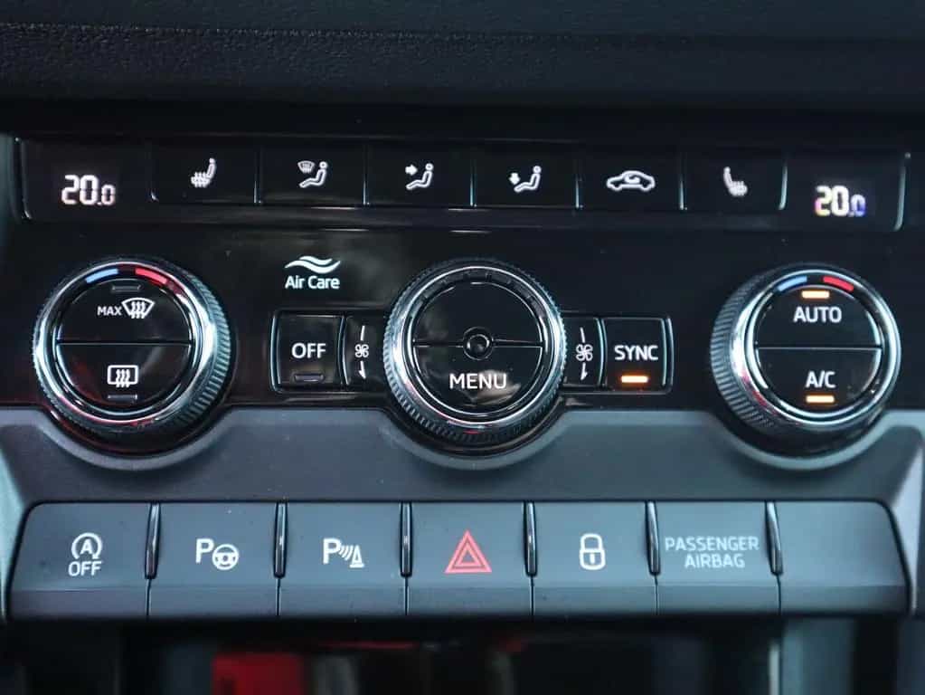 Skoda Karoq 1.5 TSI DSG Style LED Navi Kamera ACC DAB 12/2020-photo-15