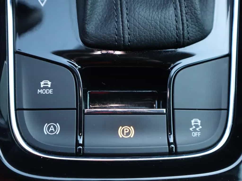 Skoda Karoq 1.5 TSI DSG Style LED Navi Kamera ACC DAB 12/2020-photo-18