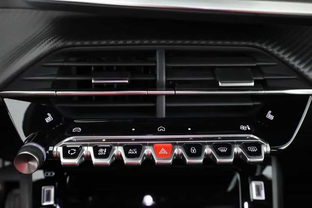 Peugeot 2008 PureTech 100 Allure LED Sitzheizung Tempoma 11/2025-photo-11