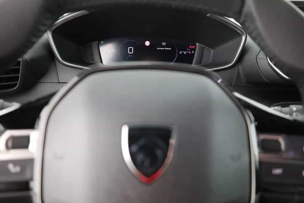 Peugeot 2008 PureTech 100 Allure LED Sitzheizung Tempoma 11/2025-photo-17