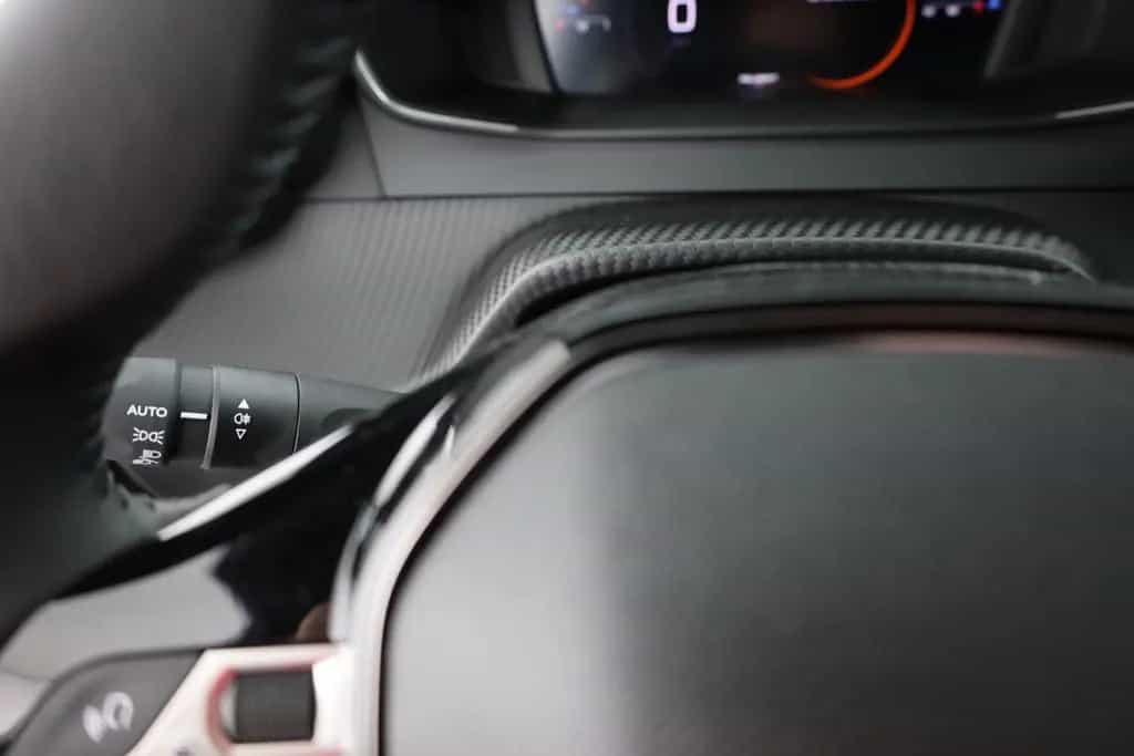 Peugeot 2008 PureTech 100 Allure LED Sitzheizung Tempoma 11/2025-photo-18