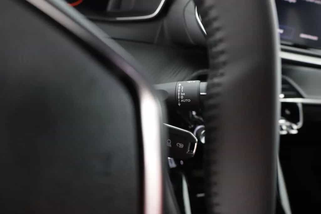 Peugeot 2008 PureTech 100 Allure LED Sitzheizung Tempoma 11/2025-photo-20