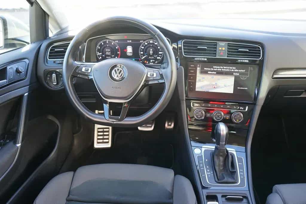 Volkswagen Golf VII 1.5 TSI Highline DSG LED Navi DAB ACC 10/2018-photo-10