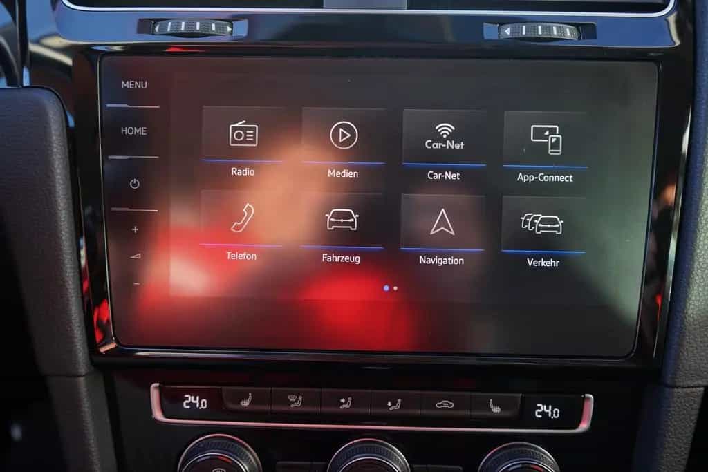 Volkswagen Golf VII 1.5 TSI Highline DSG LED Navi DAB ACC 10/2018-photo-13