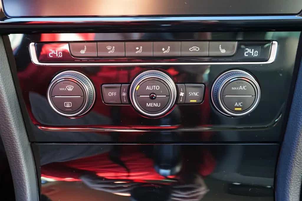 Volkswagen Golf VII 1.5 TSI Highline DSG LED Navi DAB ACC 10/2018-photo-17