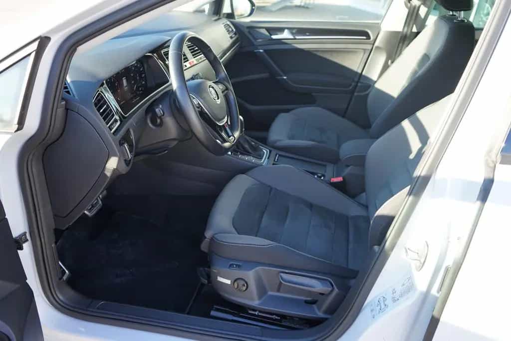 Volkswagen Golf VII 1.5 TSI Highline DSG LED Navi DAB ACC 10/2018-photo-31