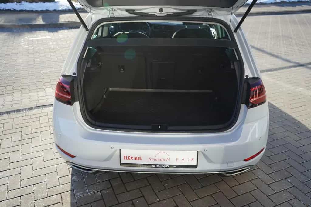 Volkswagen Golf VII 1.5 TSI Highline DSG LED Navi DAB ACC 10/2018-photo-40