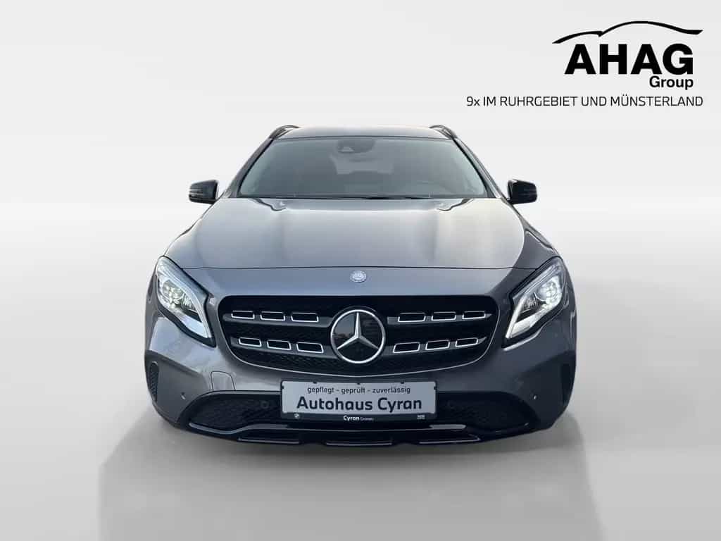 Mercedes-Benz GLA 200 Urban 04/2017-photo-1