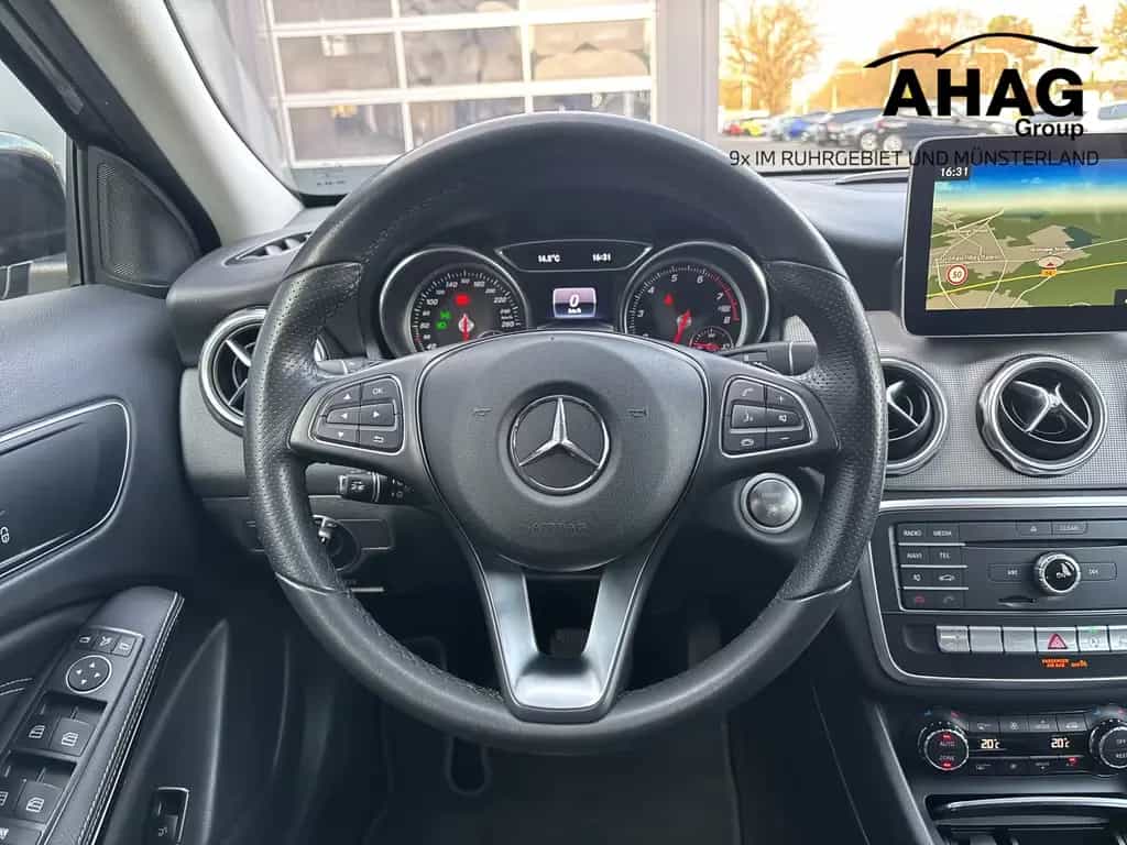 Mercedes-Benz GLA 200 Urban 04/2017-photo-12