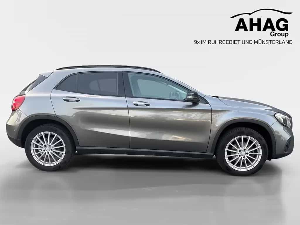 Mercedes-Benz GLA 200 Urban 04/2017-photo-2