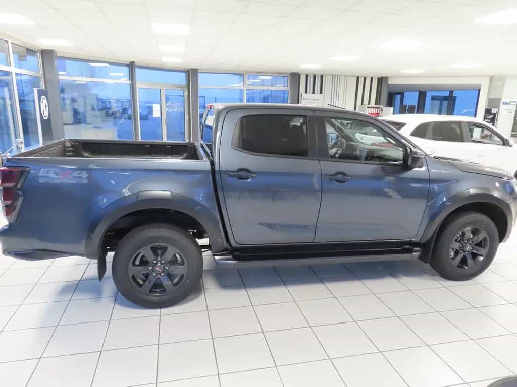 Isuzu D-Max Double Cab 4WD V-CROSS null-photo-2