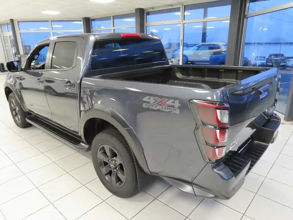 Isuzu D-Max Double Cab 4WD V-CROSS null-photo-3