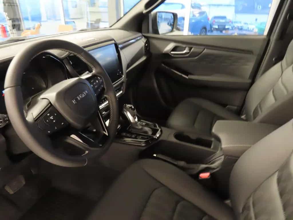 Isuzu D-Max Double Cab 4WD V-CROSS null-photo-4