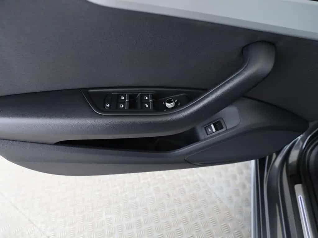 Audi A4 Limousine 40 TDI S line PDC+SitzH+MMI-Plus 01/2023-photo-17