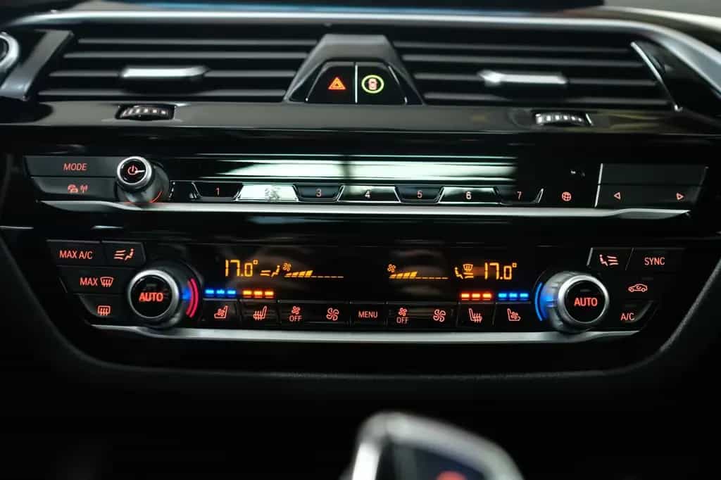BMW 5 Series 520d xDrive SportLine/SCHIEBEDACH/BUSINESS/HEADU 02/2020-photo-18