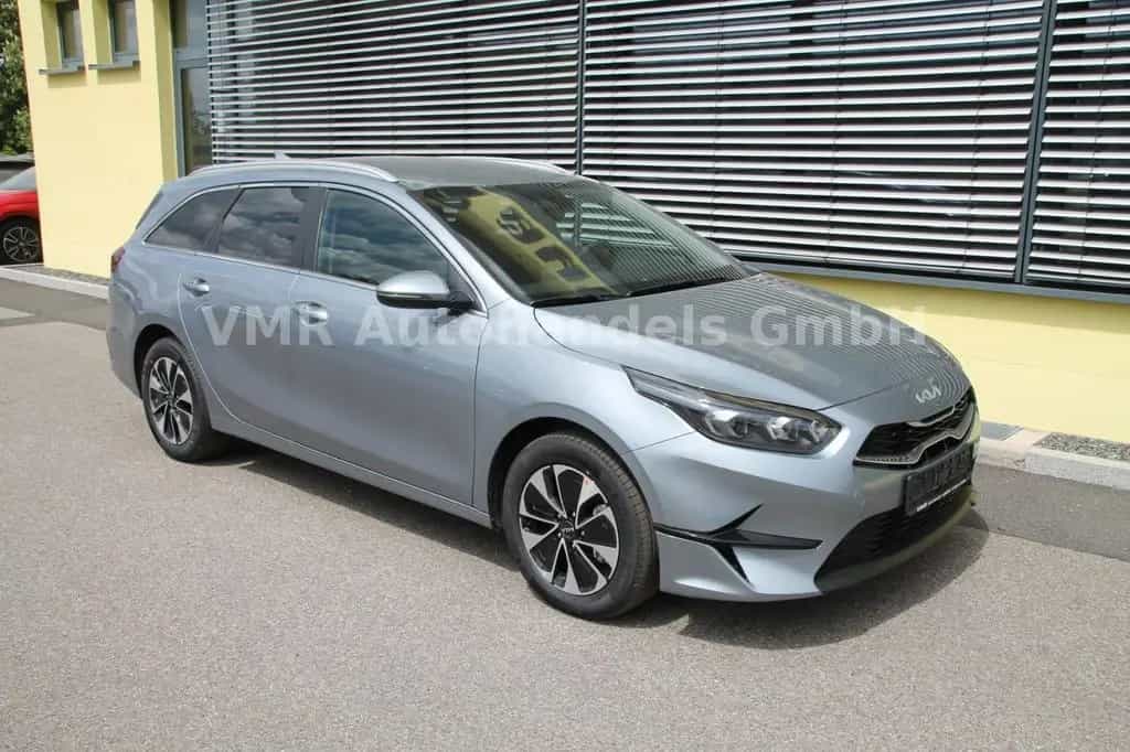 Kia Ceed Sportswagon 1.5 T-GDi TOP Automatik *Navi* 11/2025-photo-0