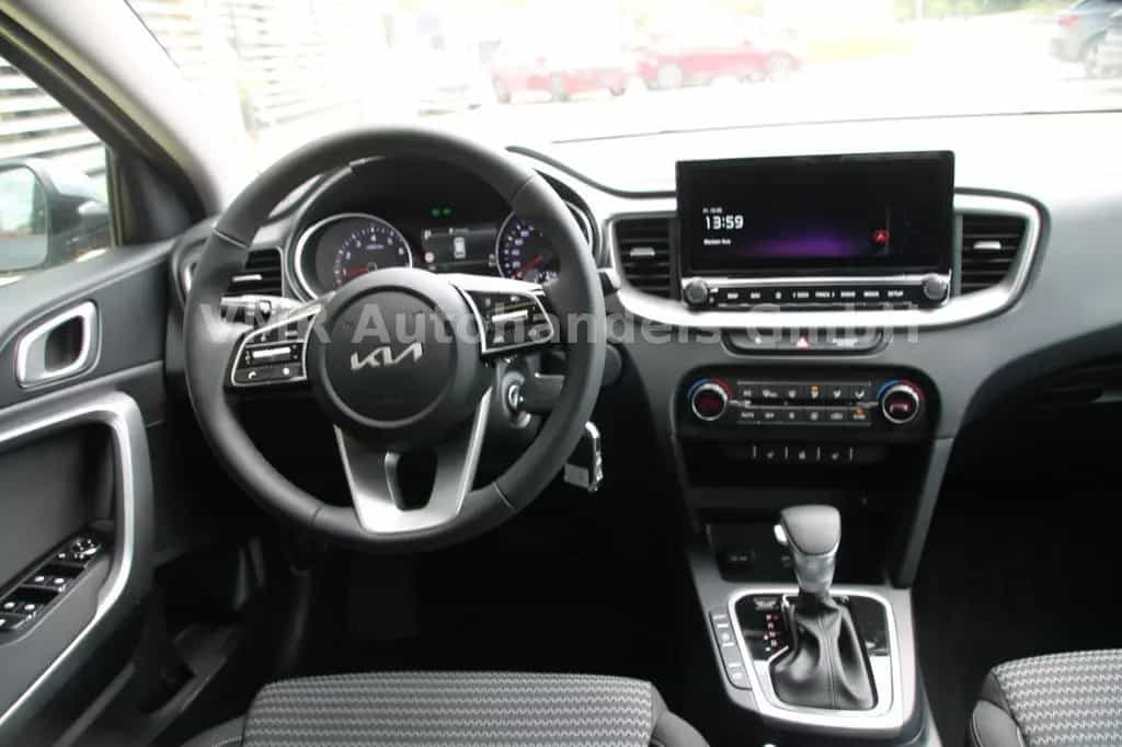 Kia Ceed Sportswagon 1.5 T-GDi TOP Automatik *Navi* 11/2025-photo-9