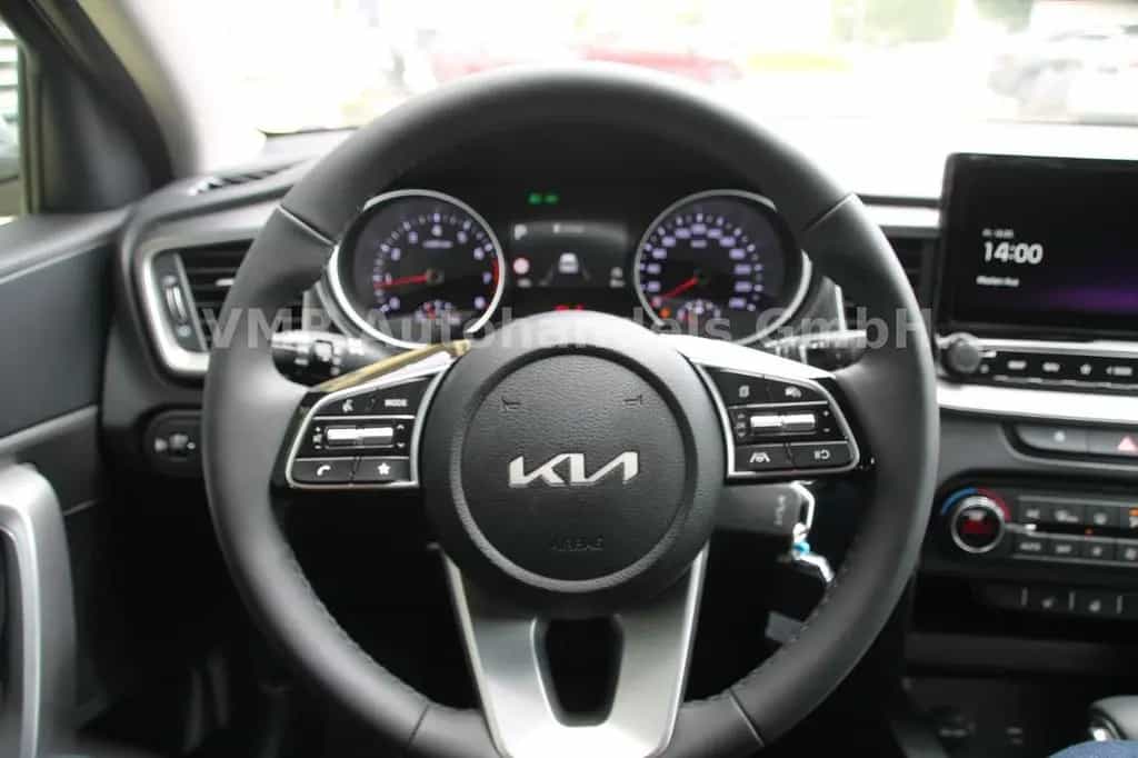 Kia Ceed Sportswagon 1.5 T-GDi TOP Automatik *Navi* 11/2025-photo-10