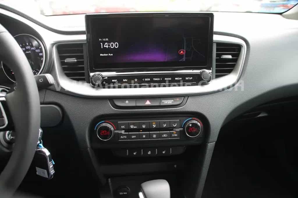 Kia Ceed Sportswagon 1.5 T-GDi TOP Automatik *Navi* 11/2025-photo-11