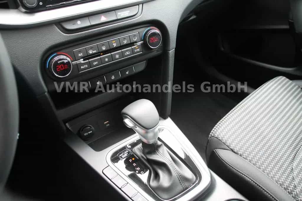 Kia Ceed Sportswagon 1.5 T-GDi TOP Automatik *Navi* 11/2025-photo-15