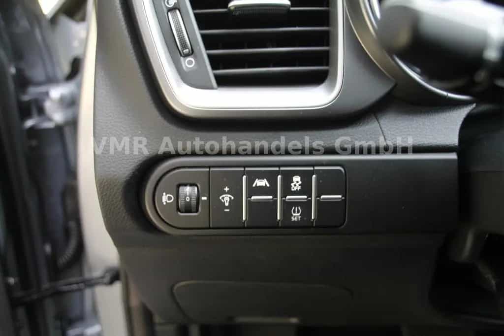 Kia Ceed Sportswagon 1.5 T-GDi TOP Automatik *Navi* 11/2025-photo-16