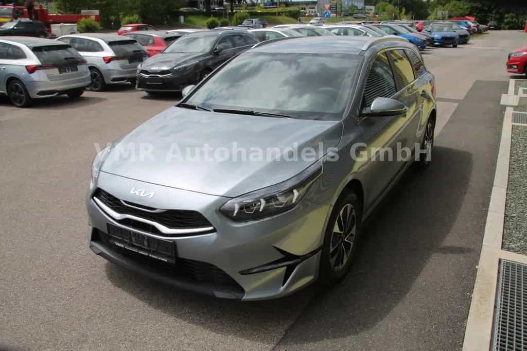 Kia Ceed Sportswagon 1.5 T-GDi TOP Automatik *Navi* 11/2025-photo-2