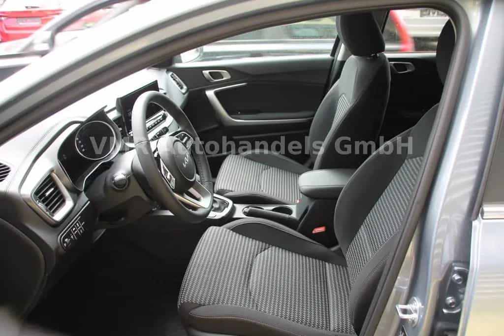 Kia Ceed Sportswagon 1.5 T-GDi TOP Automatik *Navi* 11/2025-photo-7
