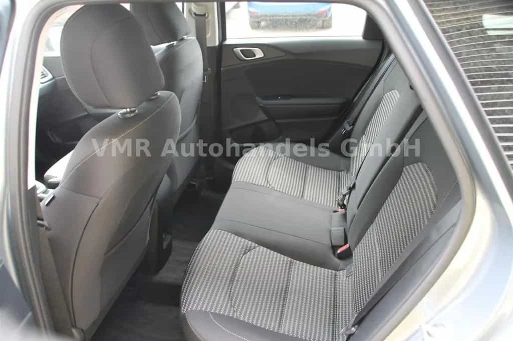 Kia Ceed Sportswagon 1.5 T-GDi TOP Automatik *Navi* 11/2025-photo-8