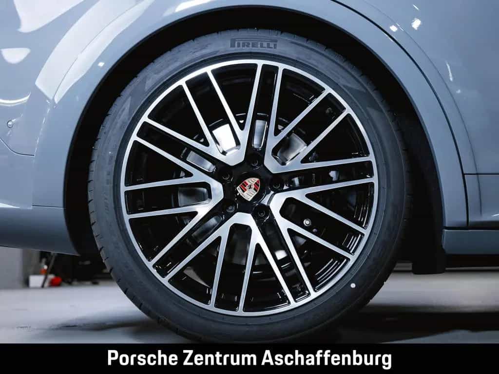 Porsche Cayenne GTS Coupé Sport Design Paket null-photo-12