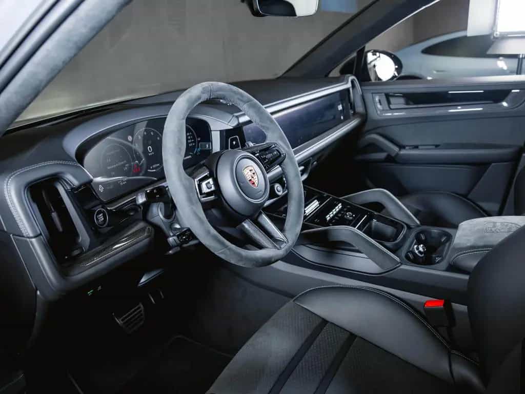 Porsche Cayenne GTS Coupé Sport Design Paket null-photo-14