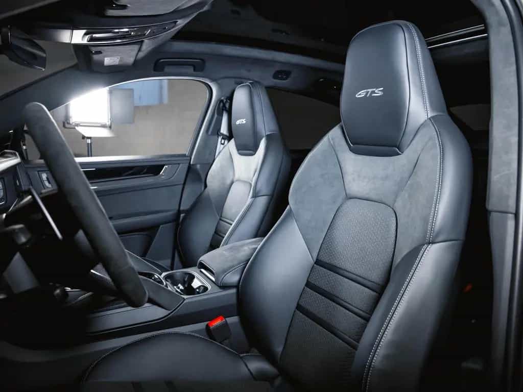 Porsche Cayenne GTS Coupé Sport Design Paket null-photo-15