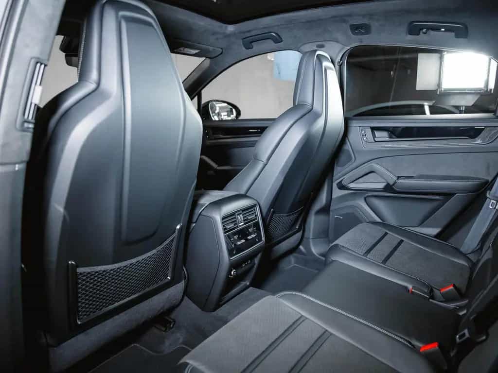 Porsche Cayenne GTS Coupé Sport Design Paket null-photo-24