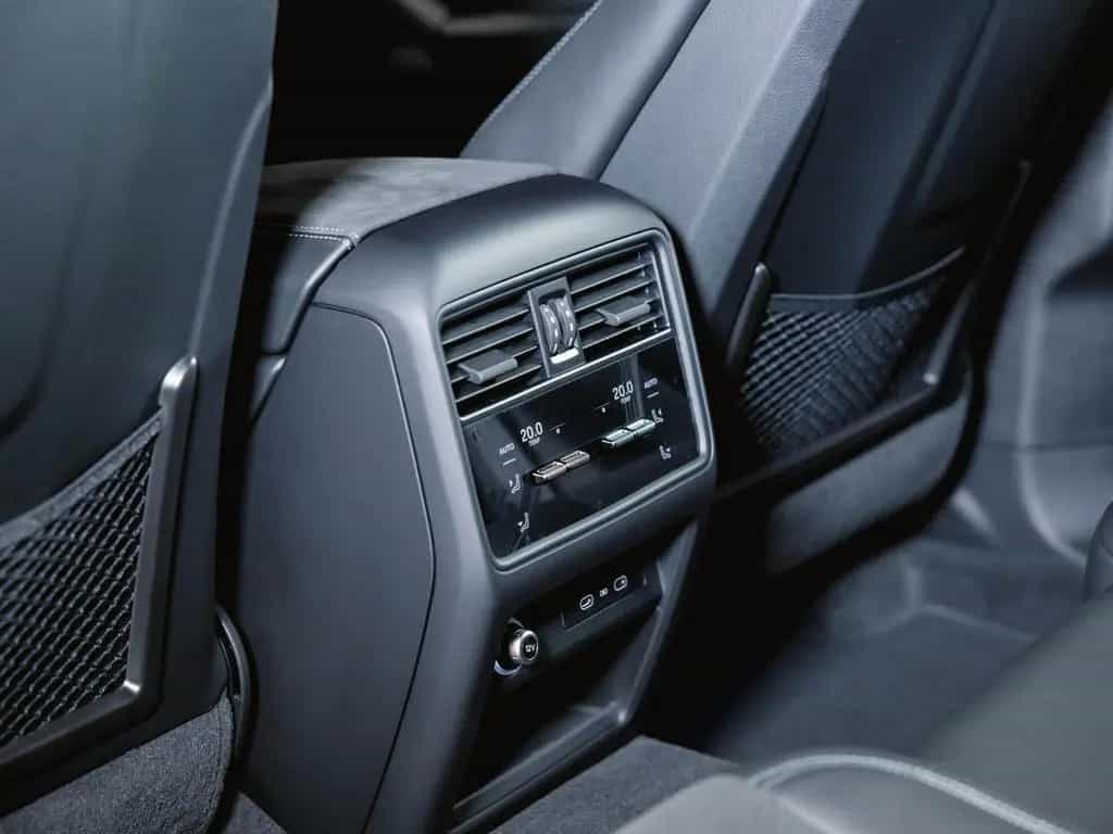 Porsche Cayenne GTS Coupé Sport Design Paket null-photo-48